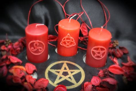 Wiccan Candle Designs for Protection and Banishing Negative Energy